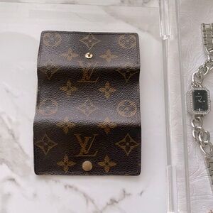 LOUIS VUITTON KEY HOLDER
